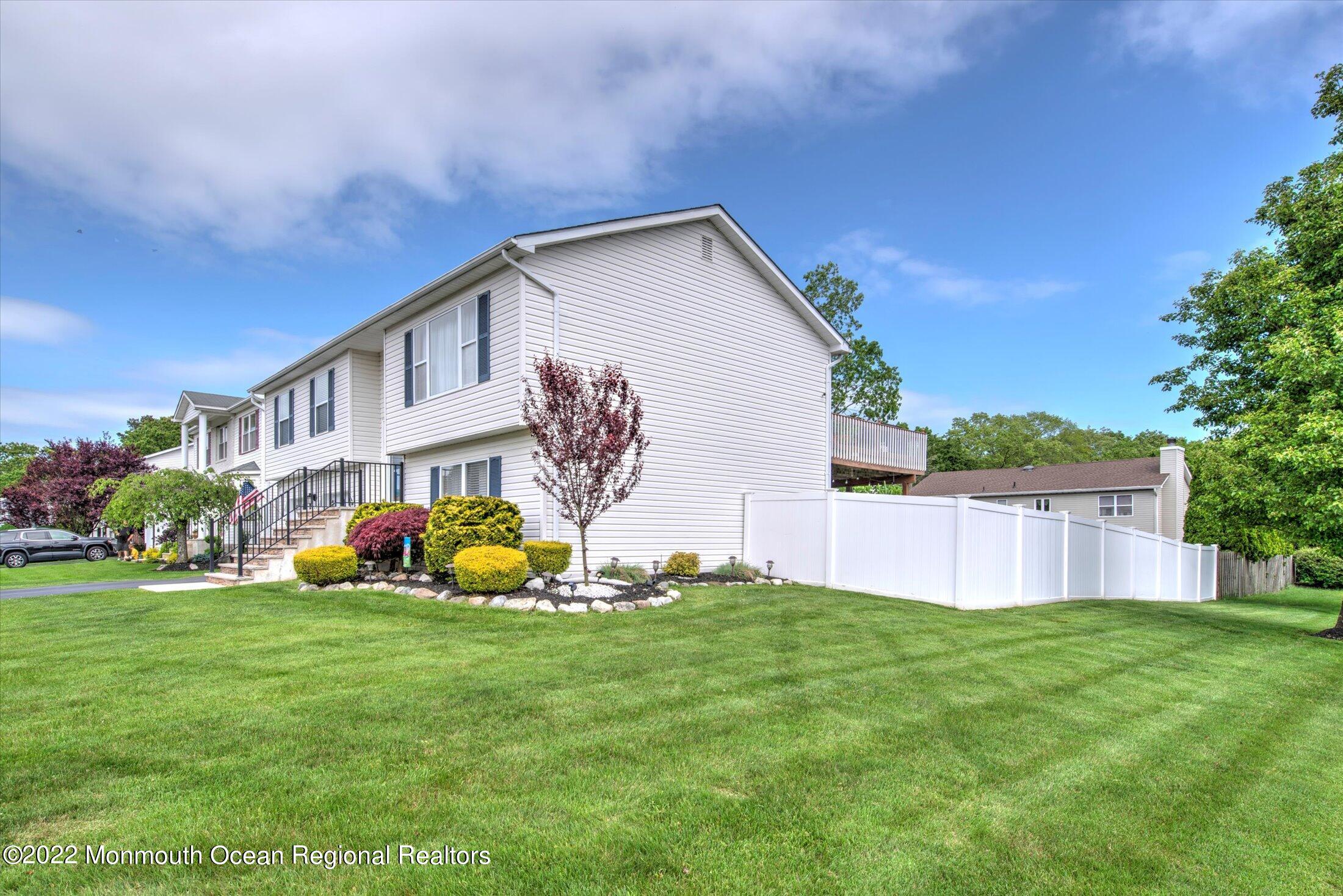 21 Bronia Street Howell, NJ 07731 - Photo 4 of 46 03-FRONT