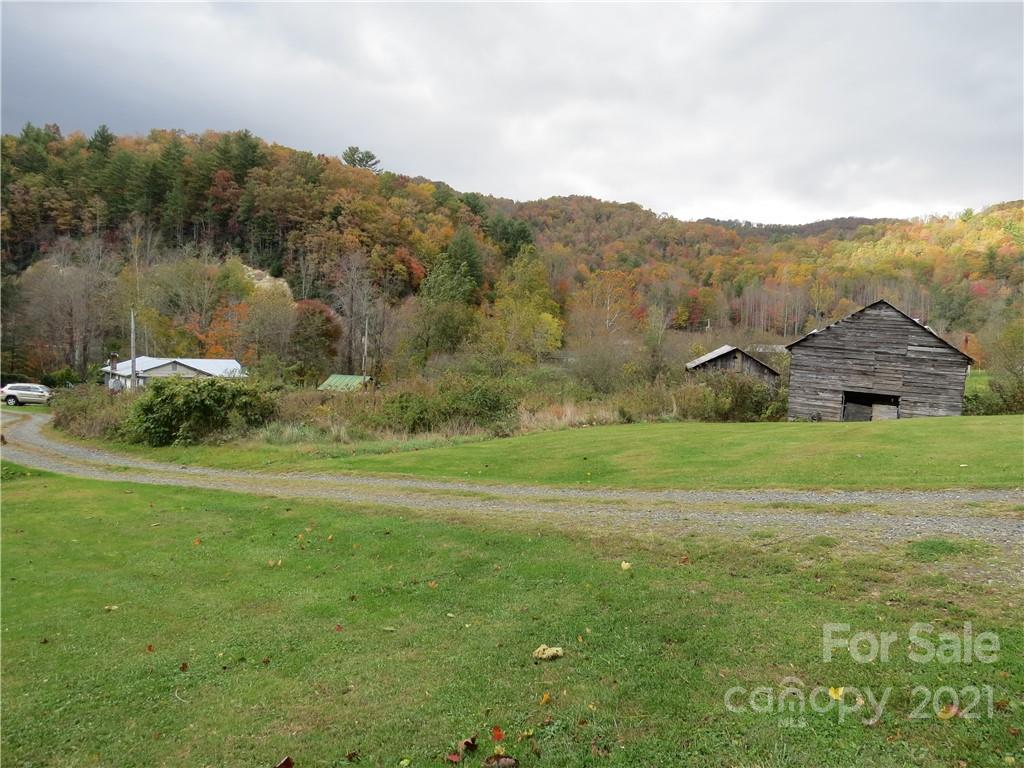 398 Perkins Road Bakersville, NC 28705 - Photo 12 of 15 Gallery Image 12