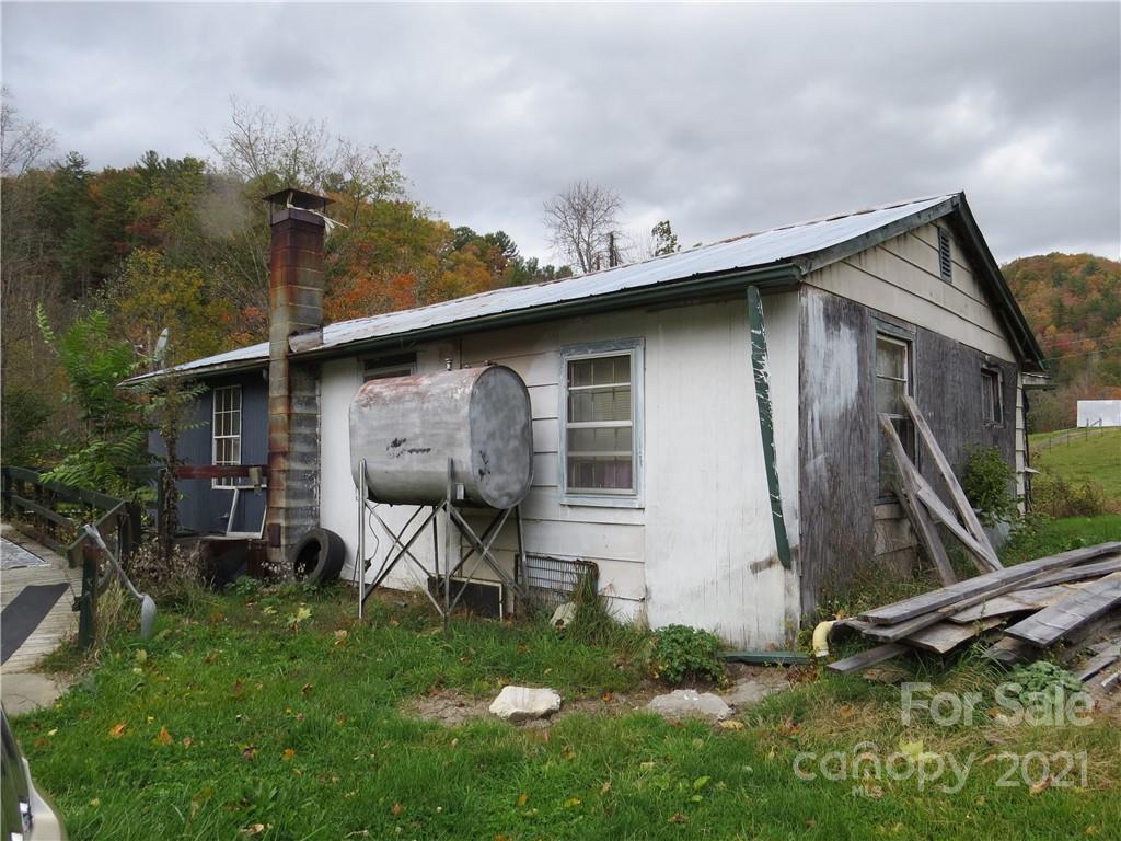 398 Perkins Road Bakersville, NC 28705 - Photo 10 of 15 Gallery Image 10