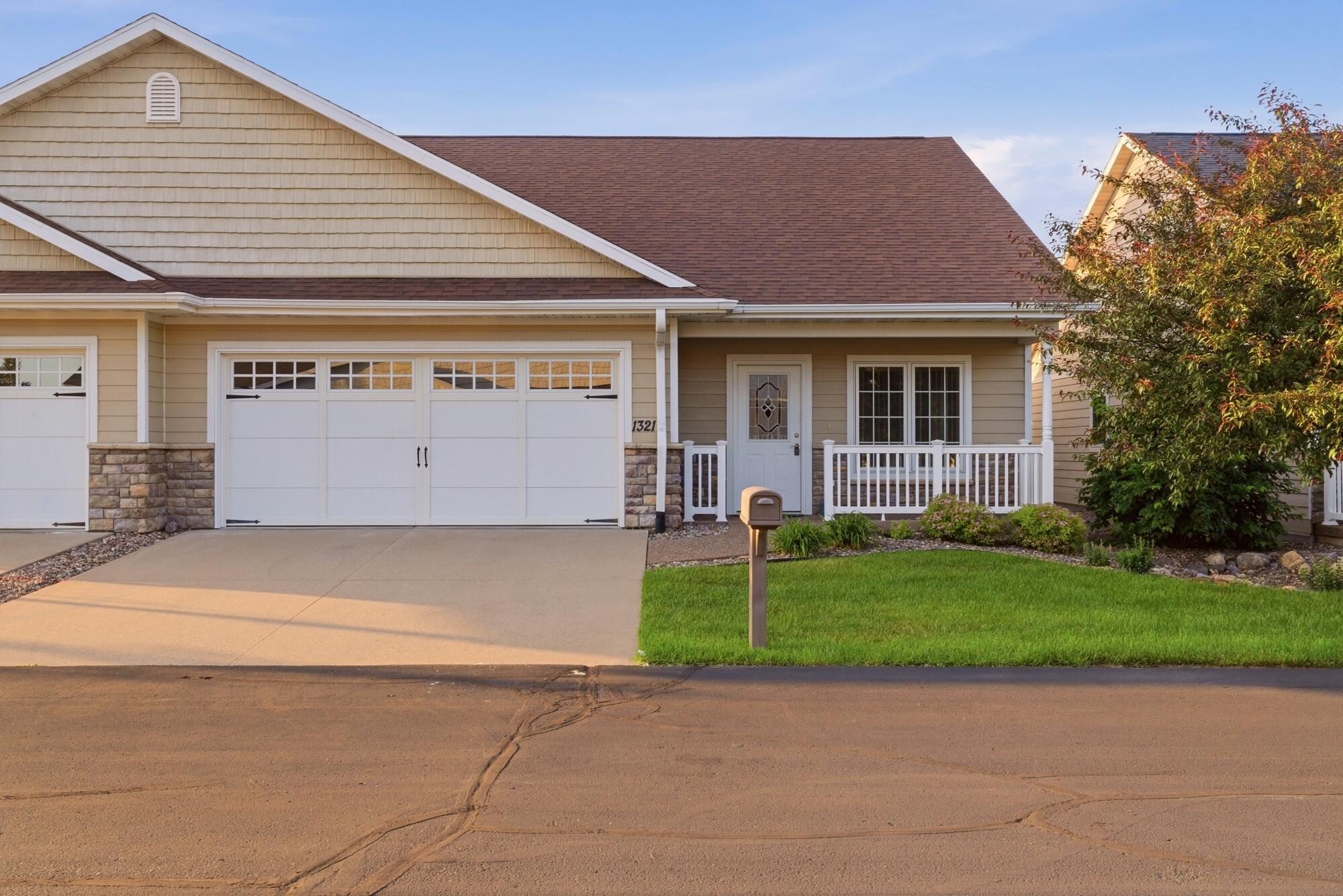 1321 Barson Place, Unit 50 Onalaska, WI 54650 - Photo 2 of 20 2_001_dsc04581