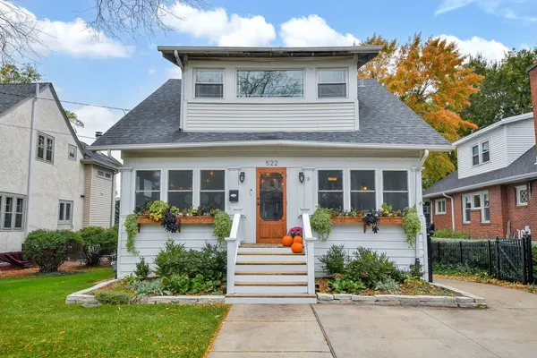 $570,000 | 522 South West Street, Wheaton, IL 60187
