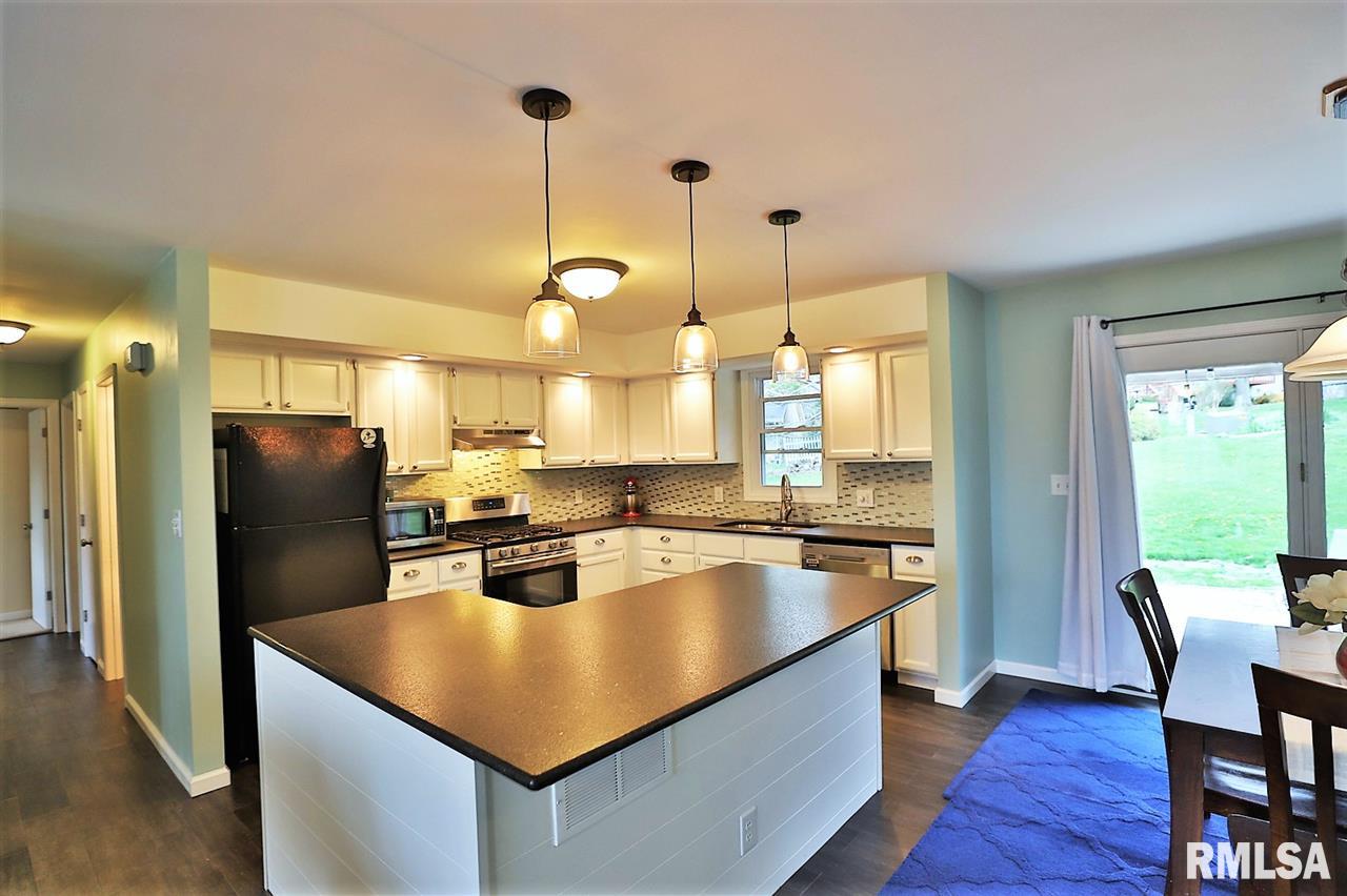 6003 West Ridgecrest Circle Peoria, IL 61615 - Photo 8 of 36 Gallery Image 8