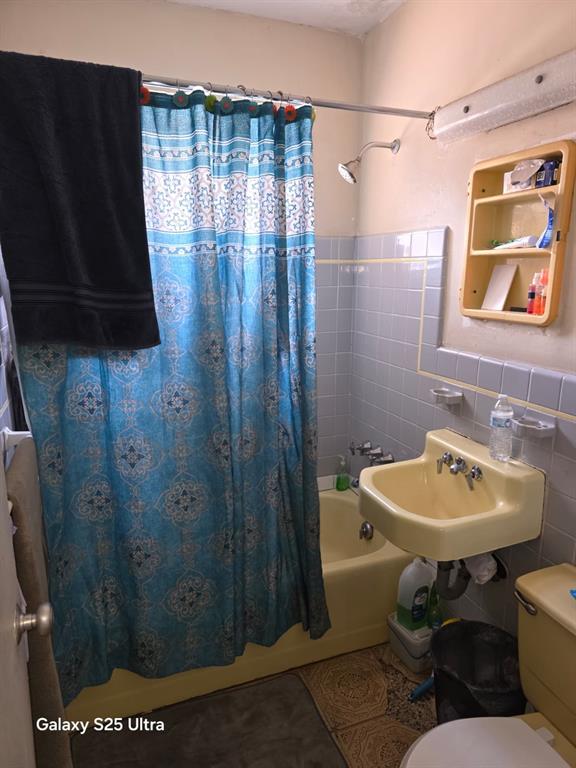 446 Northwest 119th Street Miami, FL 33168 - Photo 10 of 14 a bathroom with a sink a toilet and shower