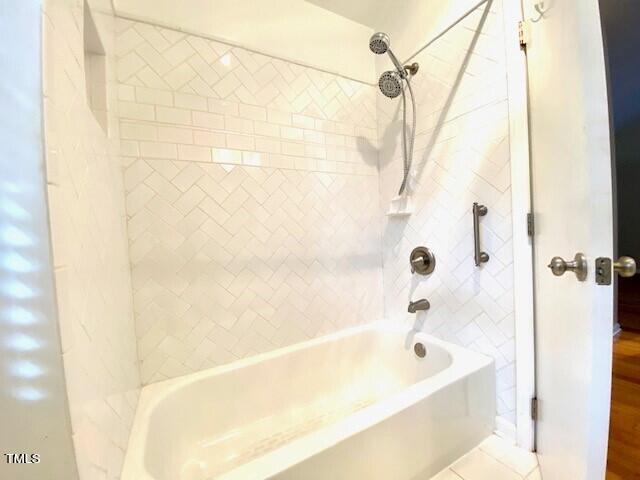 3612 Mill Run Raleigh, NC 27612 - Photo 20 of 31 Master Tub & Backsplash
