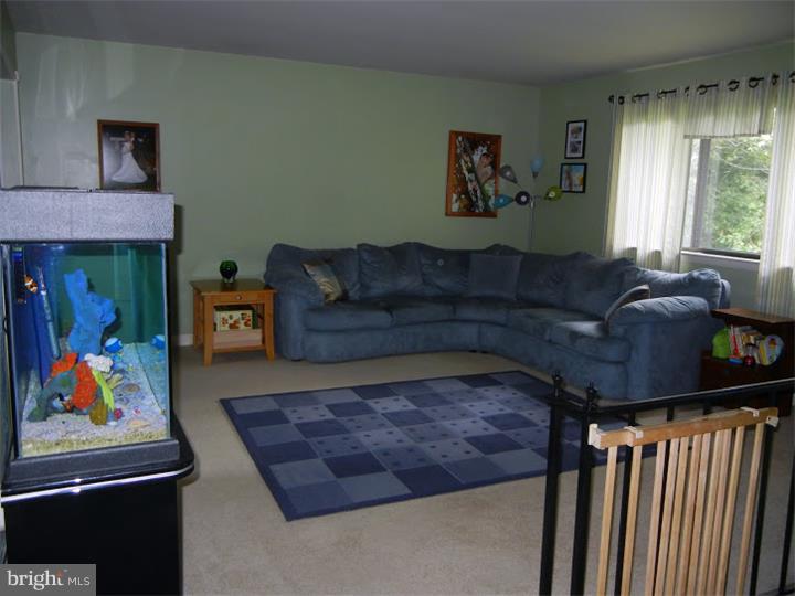 851 Anthony Road Atco, NJ 08004 - Photo 5 of 25 Living Room