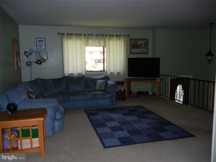 851 Anthony Road Atco, NJ 08004 - Photo 6 of 25 Living Room