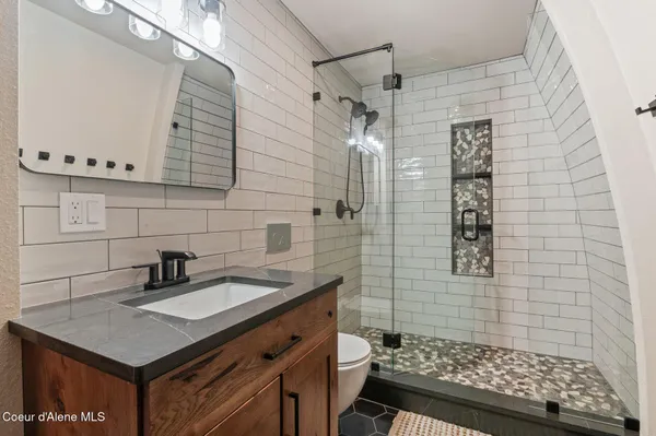 $999,000 | 762 Reeder Bay Road, Nordman, ID 83848