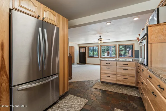 $999,000 | 762 Reeder Bay Road, Nordman, ID 83848