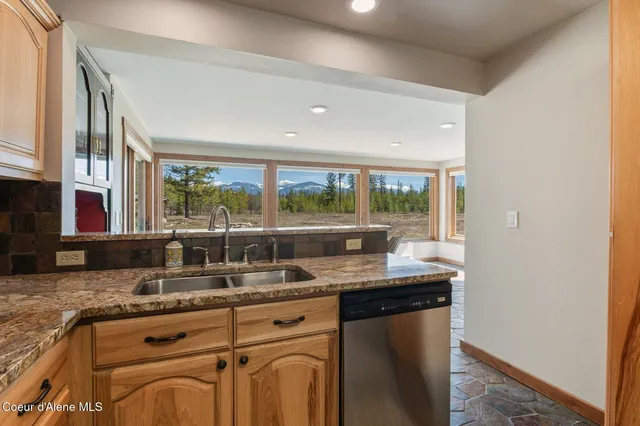 $999,000 | 762 Reeder Bay Road, Nordman, ID 83848