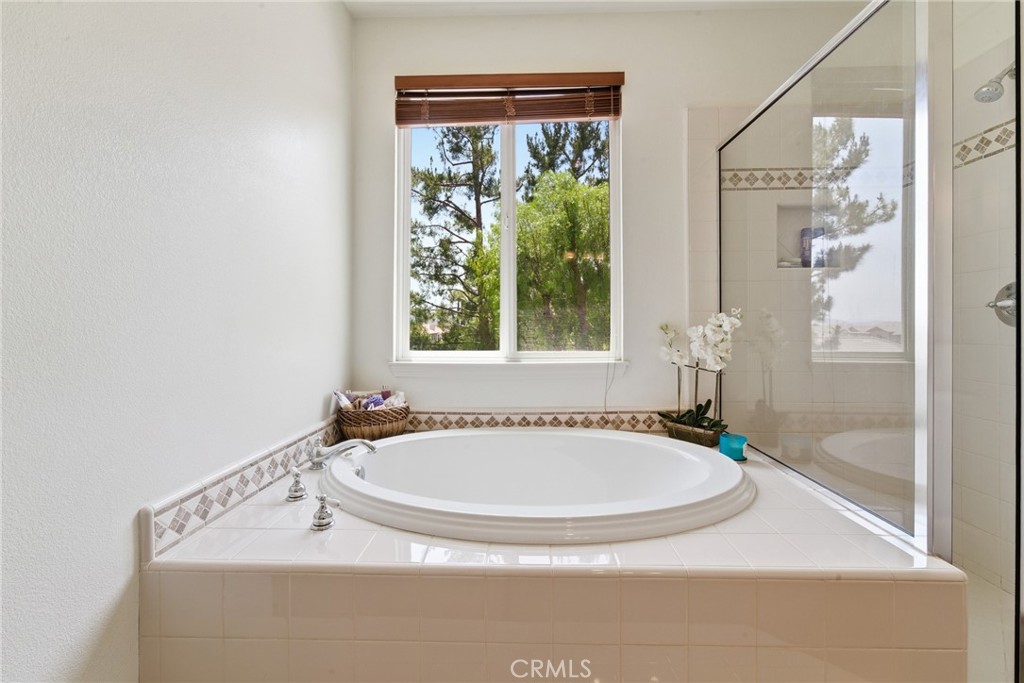 11515 Venezia Way Porter Ranch, CA 91326 - Photo 20 of 41 Ensuite Bathroom
