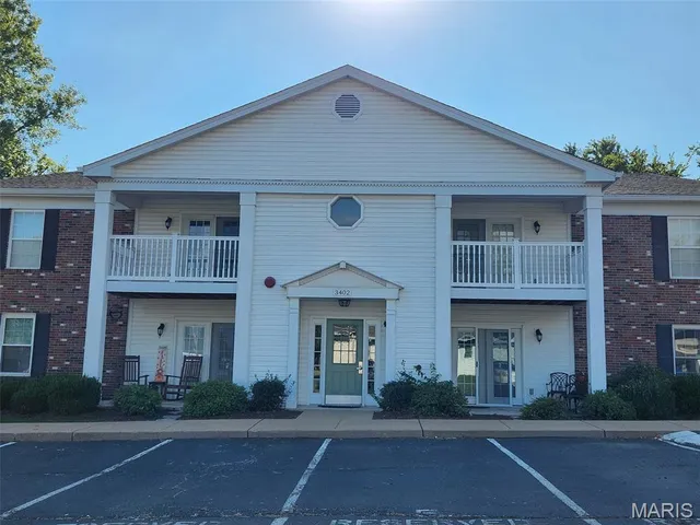 $182,000 | 3402 Country Stone Manor Drive, Unit F, Manchester, MO 63088