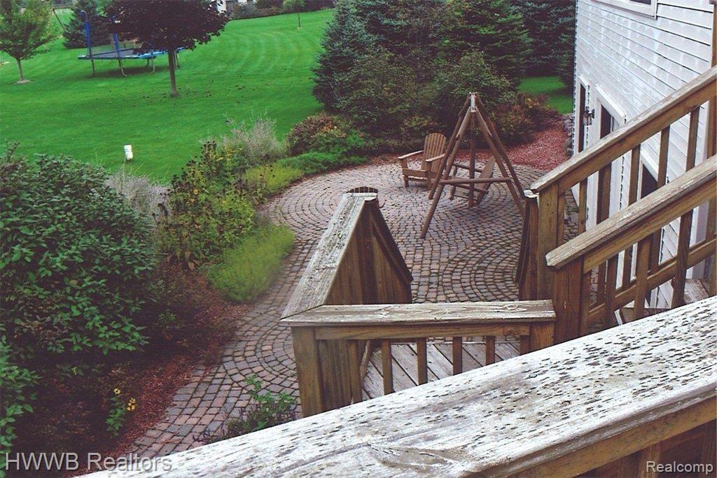 10321 Durham Road Clarkston, MI 48348 - Photo 6 of 23 Brickpaver and deck