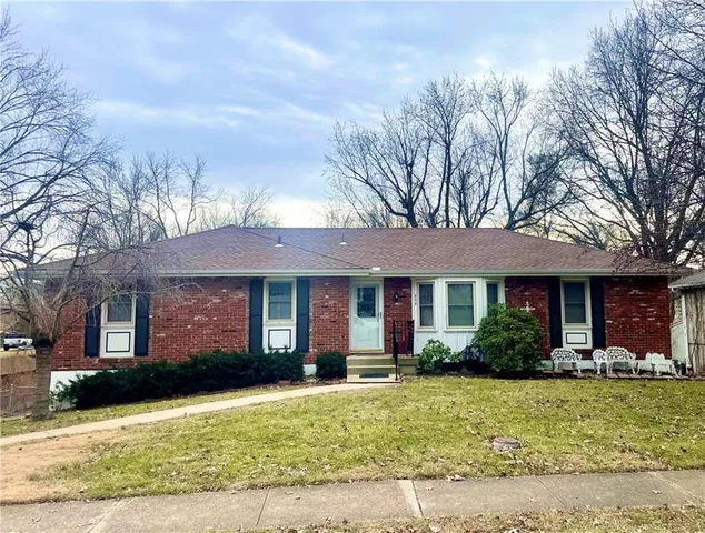 $285,000 | 809 Northeast Cedar Street, Lee's Summit, MO 64086