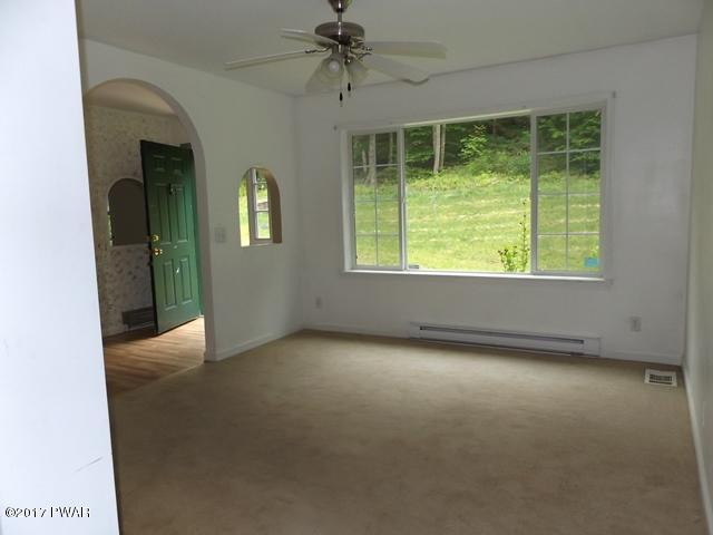 301 Lake Russell Road Newfoundland, PA 18445 - Photo 7 of 20 diningrm