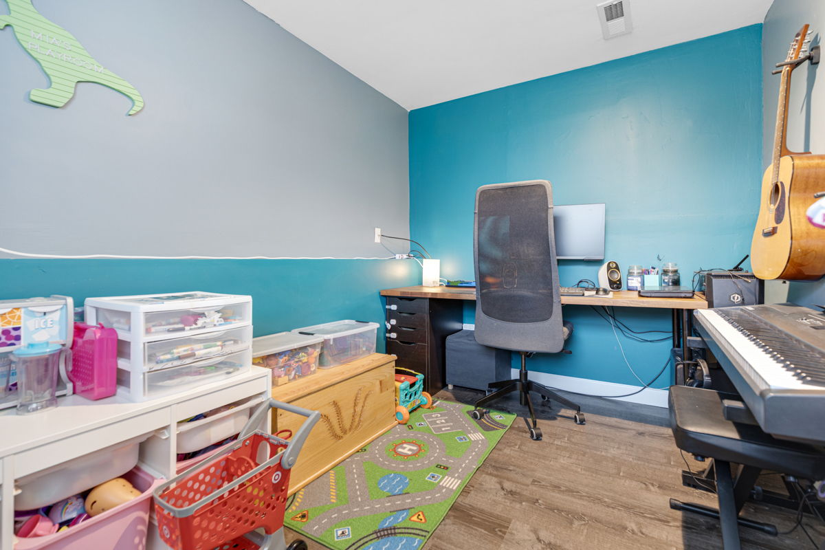 206 Yuma Lane Carol Stream, IL 60188 - Photo 17 of 26 a room with furniture and a wooden floor