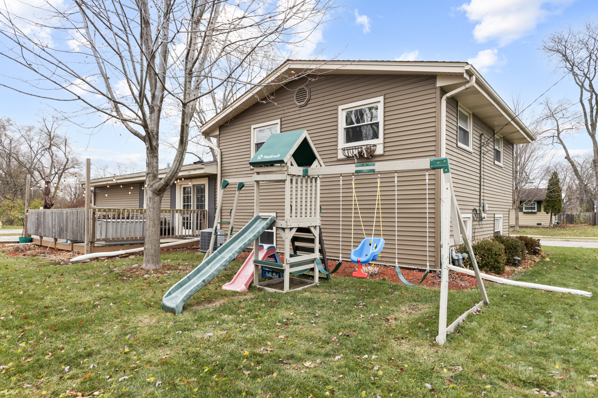 206 Yuma Lane Carol Stream, IL 60188 - Photo 23 of 26 a view of a house with backyard