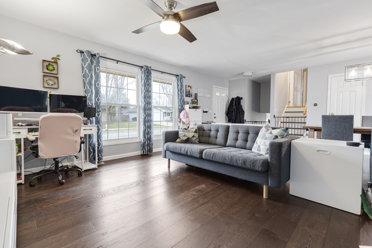206 Yuma Lane Carol Stream, IL 60188 - Photo 4 of 26 a living room with furniture and a large window