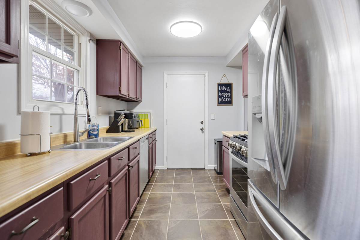 206 Yuma Lane Carol Stream, IL 60188 - Photo 7 of 26 a kitchen with stainless steel appliances granite countertop a refrigerator and a sink