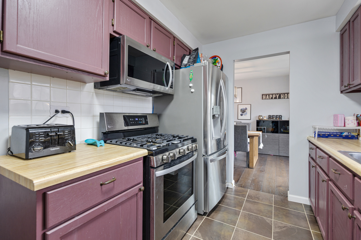 206 Yuma Lane Carol Stream, IL 60188 - Photo 9 of 26 a kitchen with stainless steel appliances a stove a microwave and cabinets