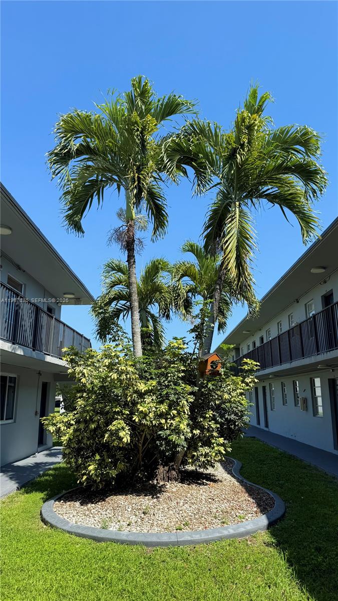 4250 Southwest 67th Avenue, Unit 32 Miami, FL 33155 - Photo 8 of 10 a view of a yard in front of house