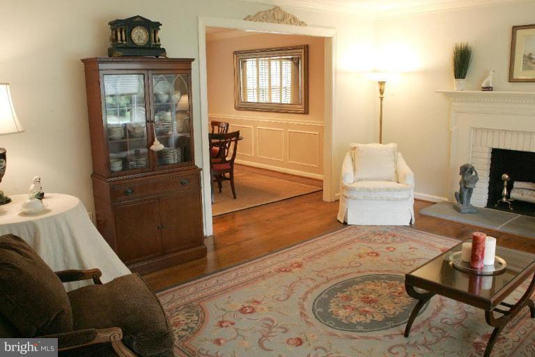 15209 Middlegate Road Silver Spring, MD 20905 - Photo 22 of 30 Living Room #2
