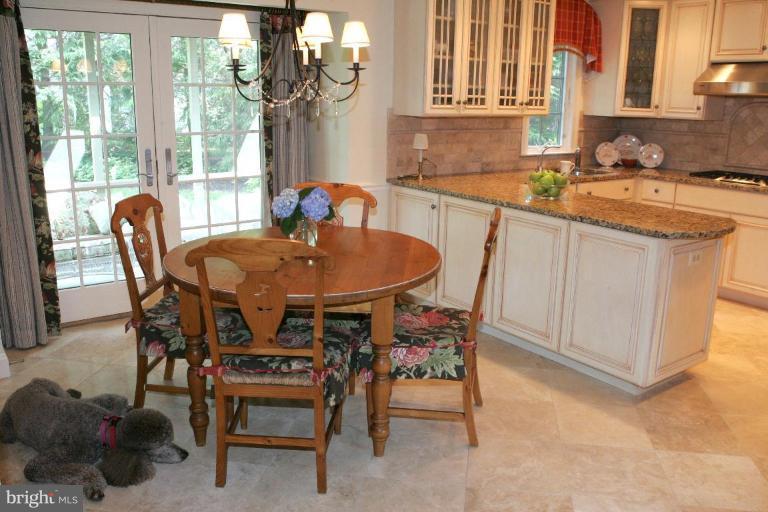 15209 Middlegate Road Silver Spring, MD 20905 - Photo 28 of 30 Kitchen dining area