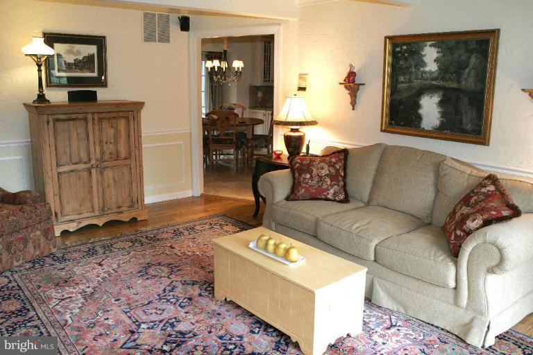 15209 Middlegate Road Silver Spring, MD 20905 - Photo 9 of 30 Family Room #2