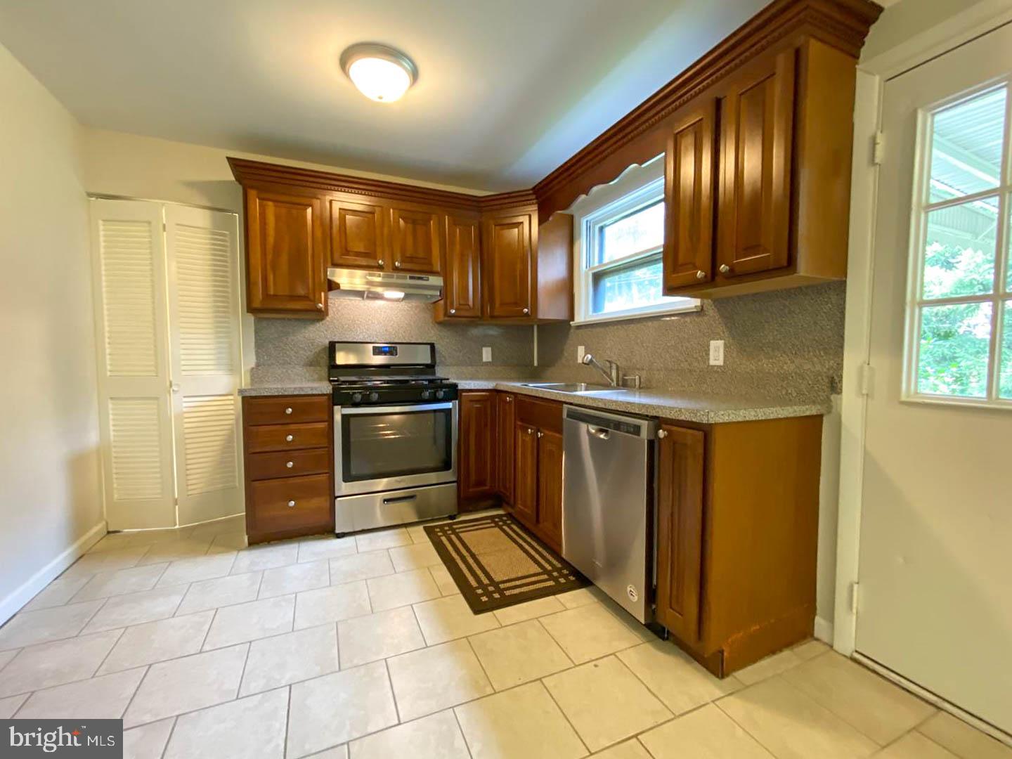 307 Bok Road Wyncote, PA 19095 - Photo 6 of 28 Gallery Image 6