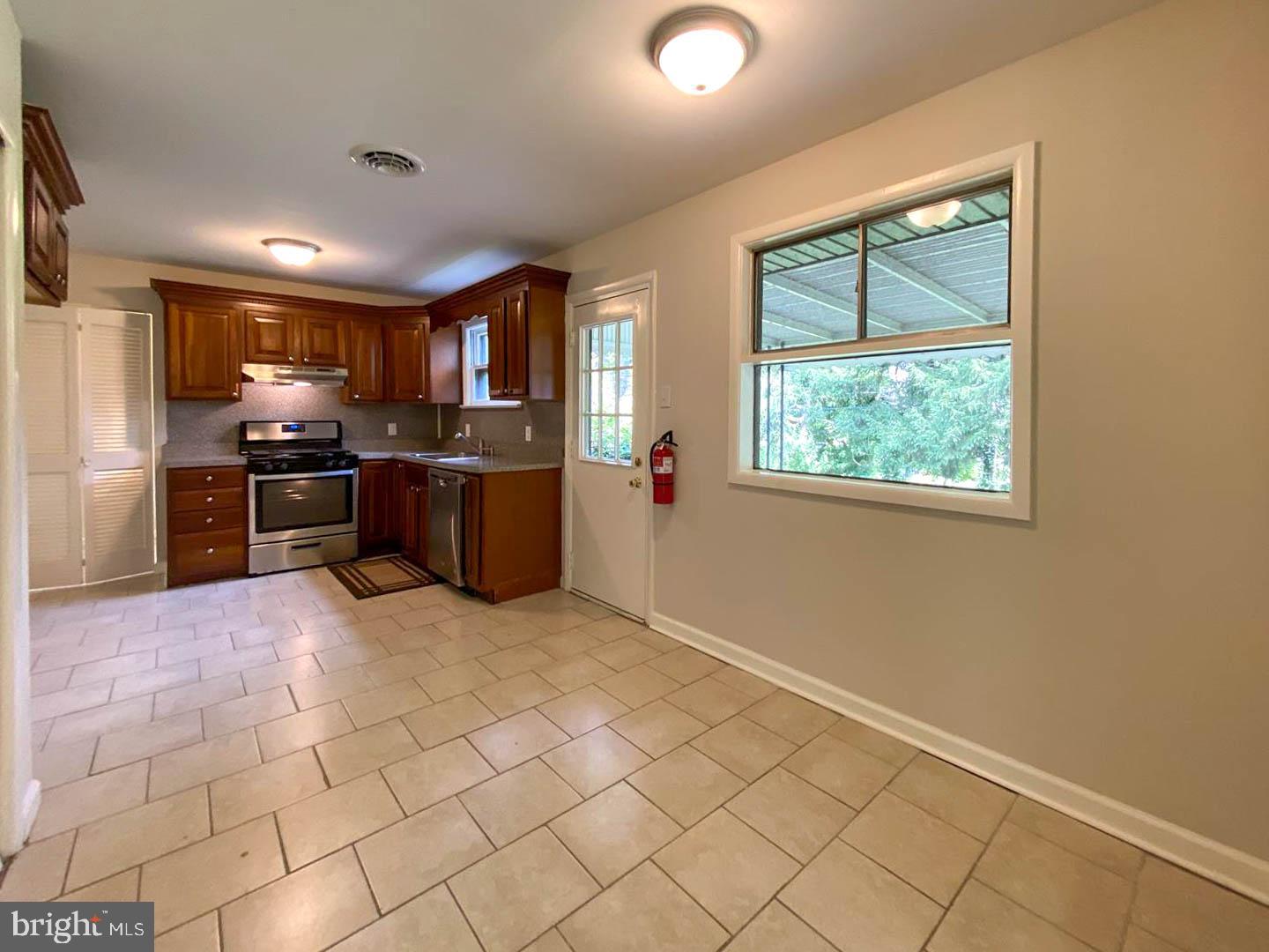 307 Bok Road Wyncote, PA 19095 - Photo 9 of 28 Gallery Image 9