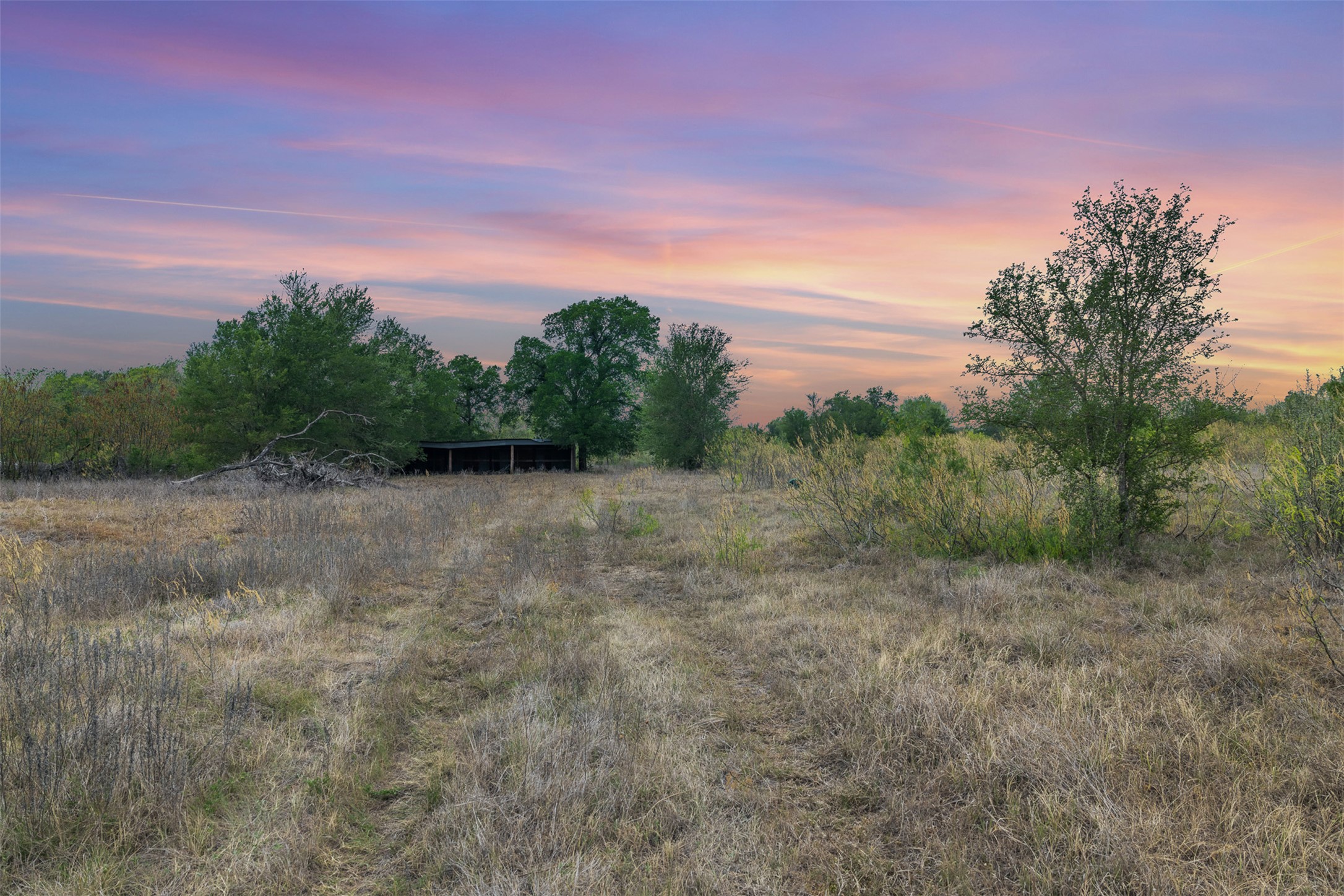 Nature at dusk featuring a view of rural / pastoral area