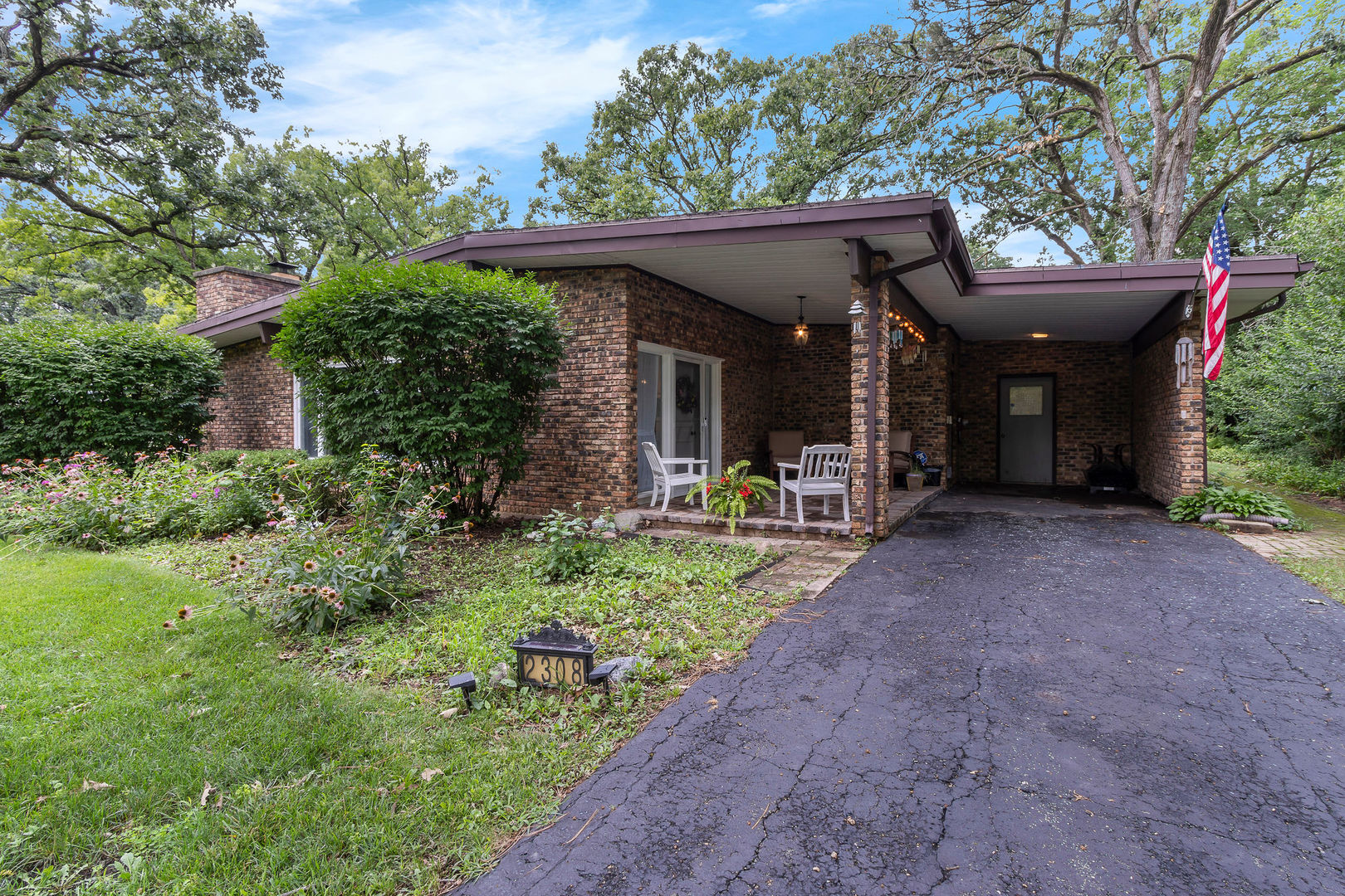 2308 North Sunset Road Palatine, IL 60074 - Photo 4 of 40 Gallery Image 4