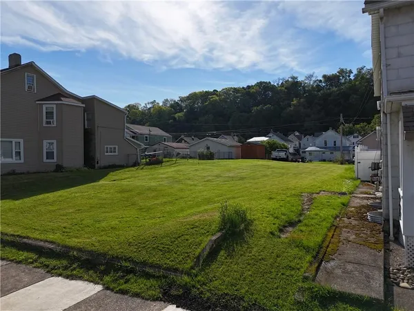 a view of a house with a big yard