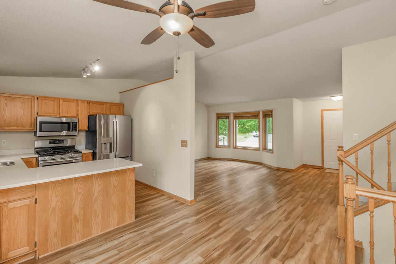 4693 Heather Ridge Road North St. Paul, MN 55128 - Photo 8 of 39