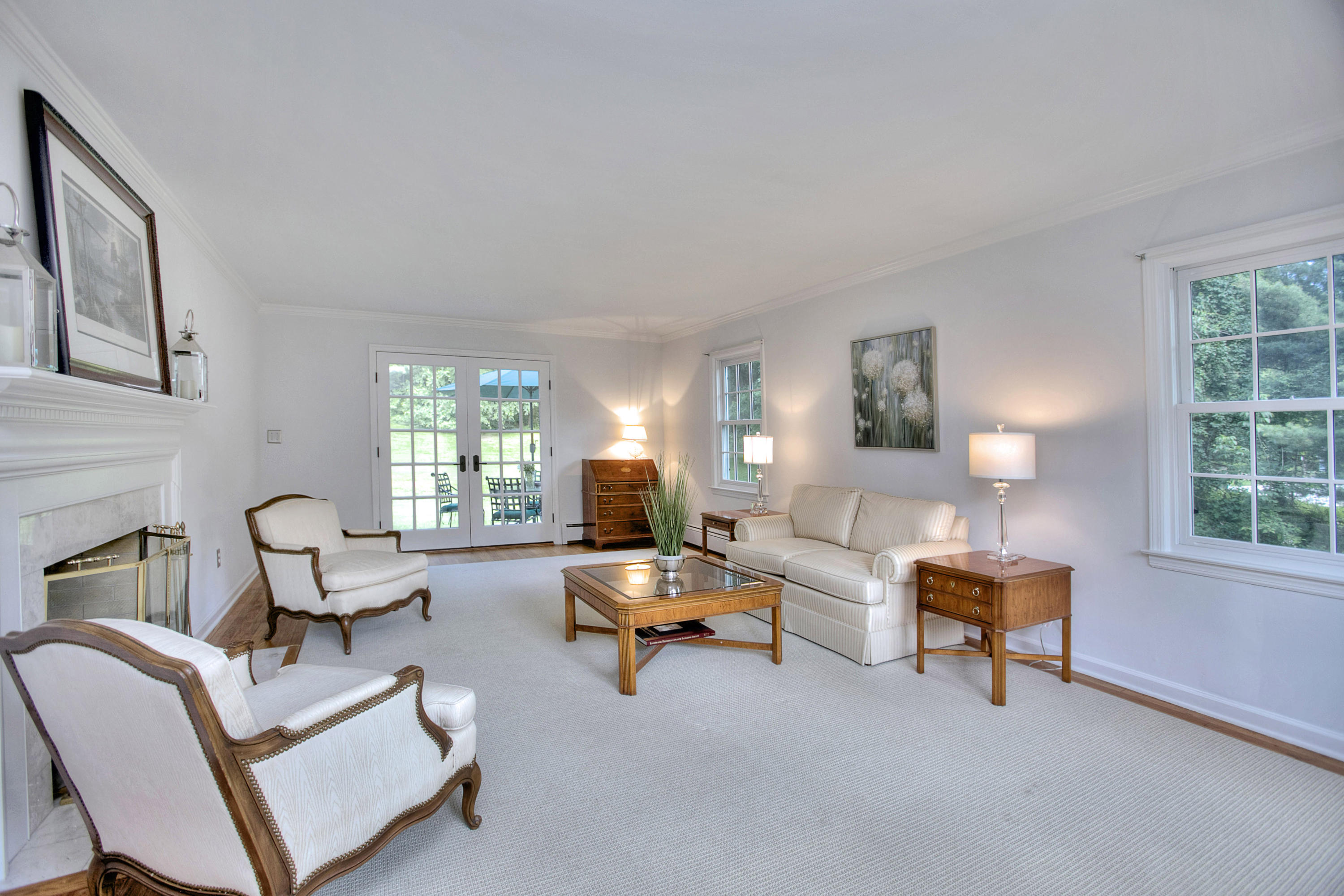 390 Middlesex Road Darien, CT 06820 - Photo 3 of 24 a living room with furniture and a window