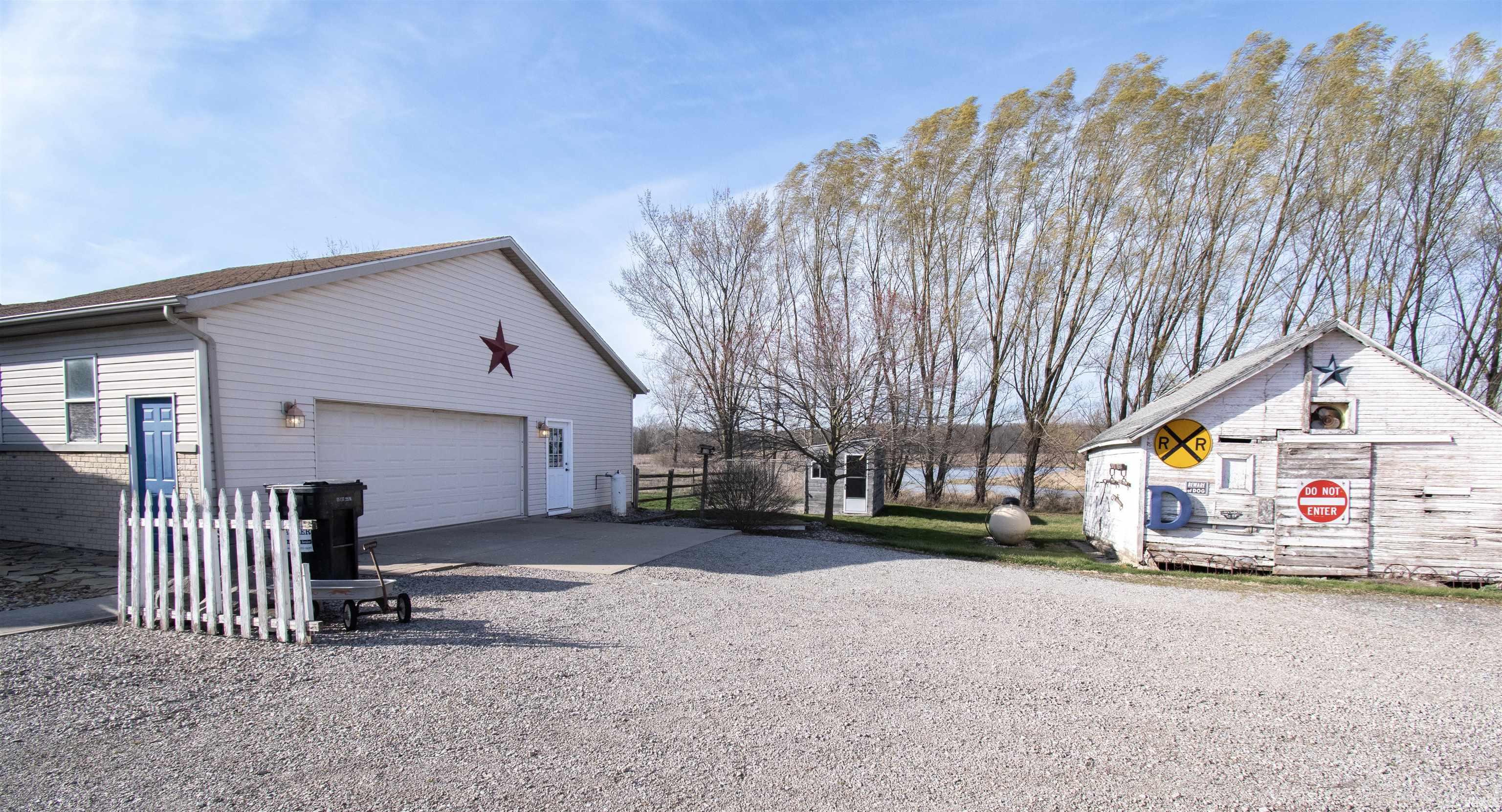 6629 County Road 44 Butler, IN 46721 - Photo 3 of 25