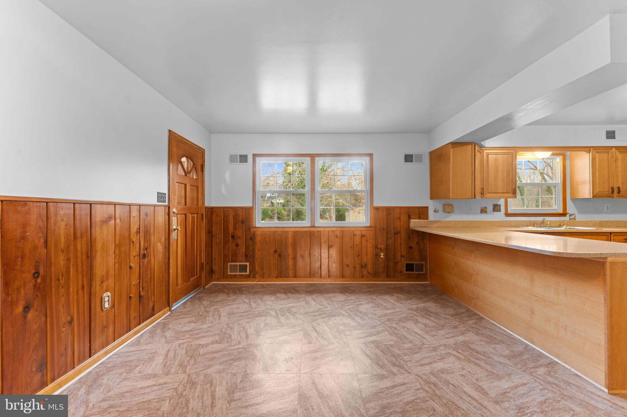 19227 Cardinal Heights Road Triangle, VA 22172 - Photo 12 of 64 a view of kitchen with wooden floor and electronic appliances