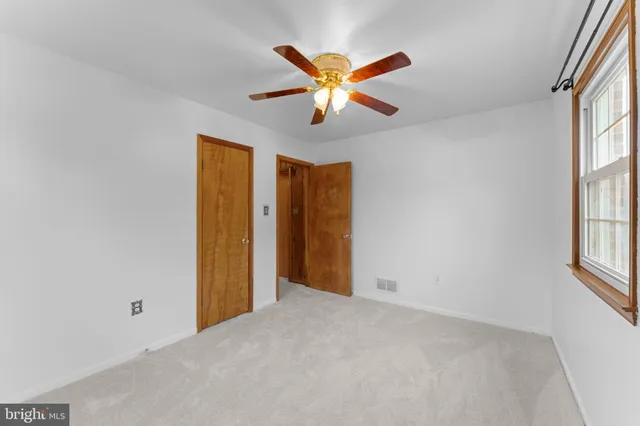 $525,000 | 19227 Cardinal Heights Road, Triangle, VA 22172