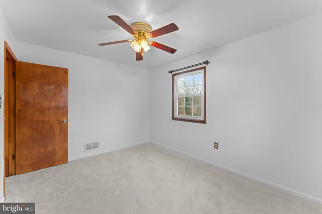 $525,000 | 19227 Cardinal Heights Road, Triangle, VA 22172