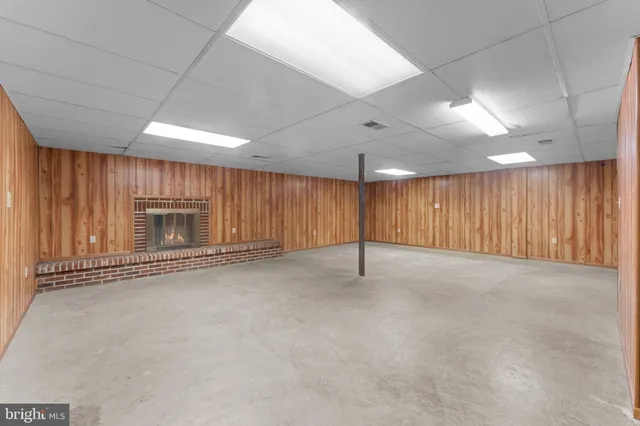 $525,000 | 19227 Cardinal Heights Road, Triangle, VA 22172