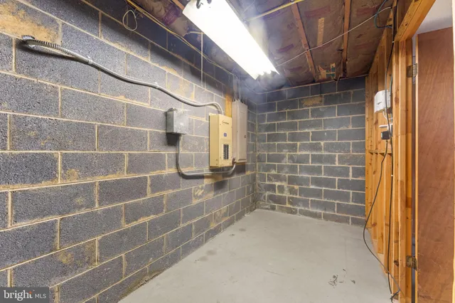 $525,000 | 19227 Cardinal Heights Road, Triangle, VA 22172