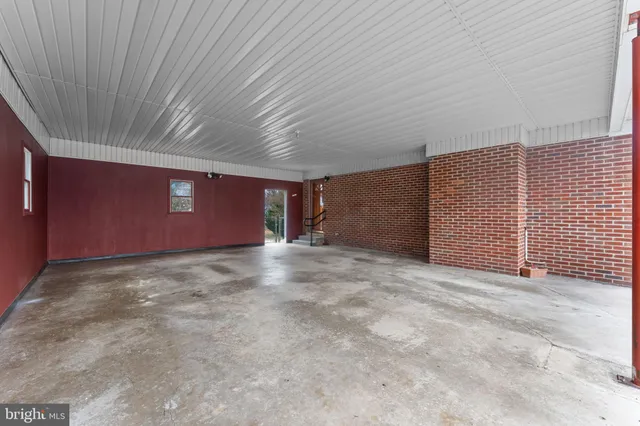 $525,000 | 19227 Cardinal Heights Road, Triangle, VA 22172