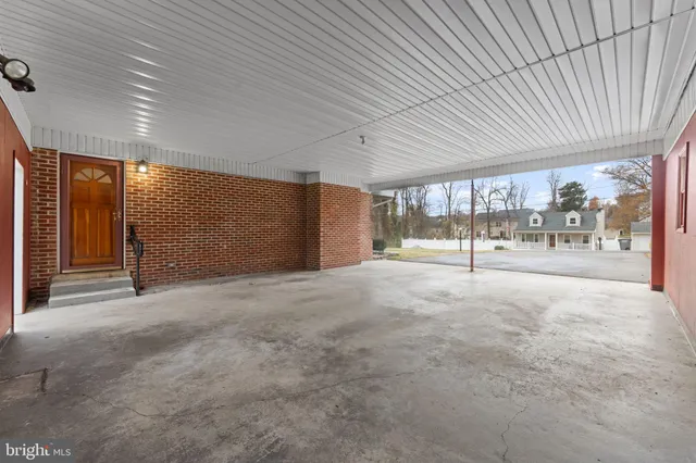 $525,000 | 19227 Cardinal Heights Road, Triangle, VA 22172