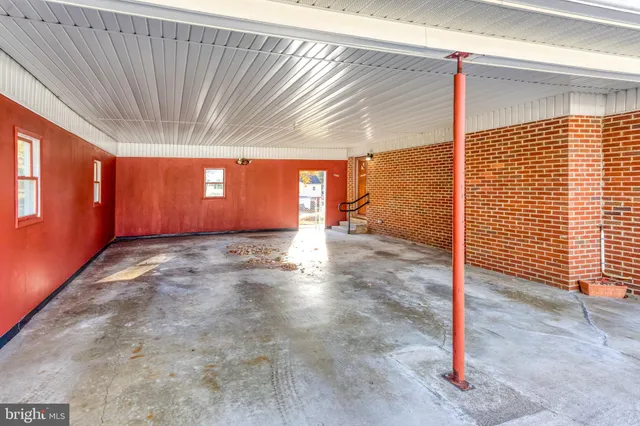 $525,000 | 19227 Cardinal Heights Road, Triangle, VA 22172