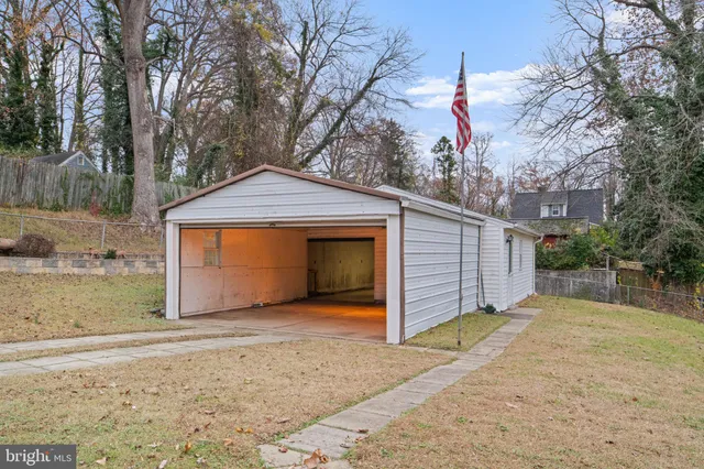 $525,000 | 19227 Cardinal Heights Road, Triangle, VA 22172