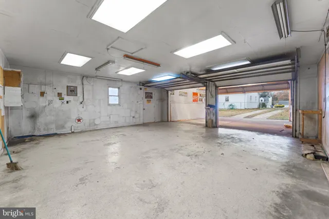 $525,000 | 19227 Cardinal Heights Road, Triangle, VA 22172