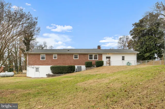 $525,000 | 19227 Cardinal Heights Road, Triangle, VA 22172