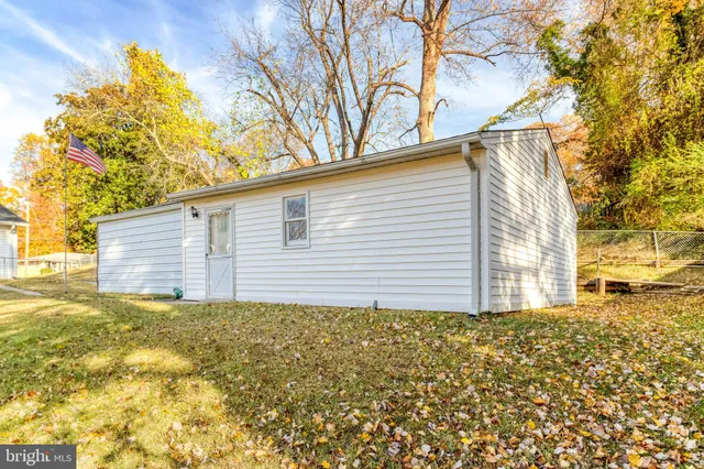 $525,000 | 19227 Cardinal Heights Road, Triangle, VA 22172