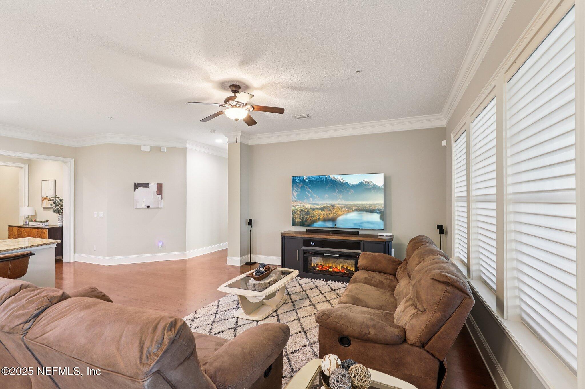 1389 Sunset View Lane Jacksonville, FL 32207 - Photo 11 of 45 Family Room