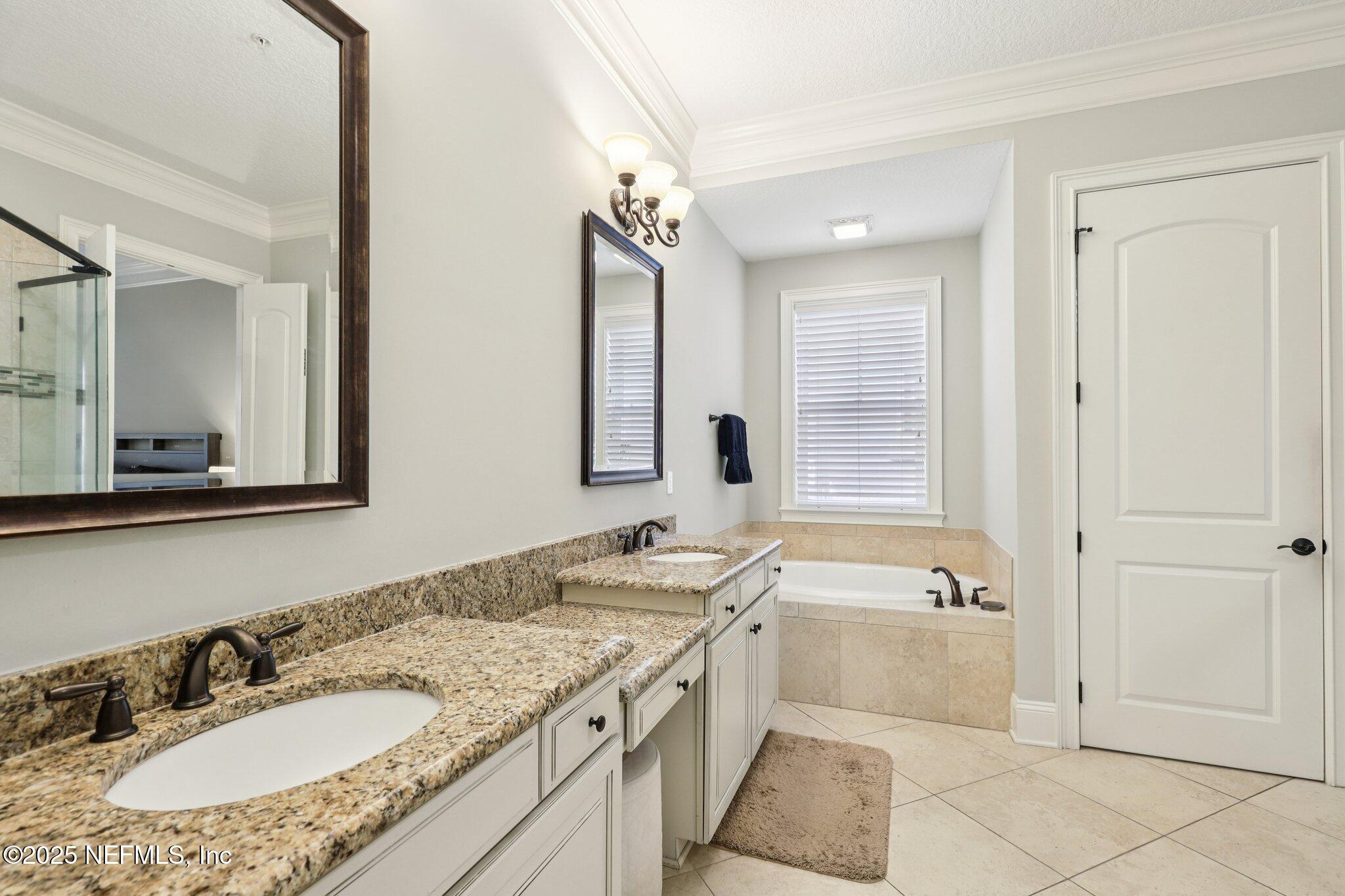 1389 Sunset View Lane Jacksonville, FL 32207 - Photo 19 of 45 Primary Bathroom