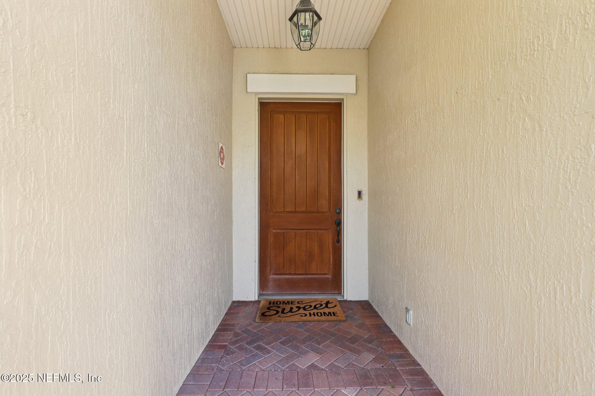 1389 Sunset View Lane Jacksonville, FL 32207 - Photo 2 of 45 Entry